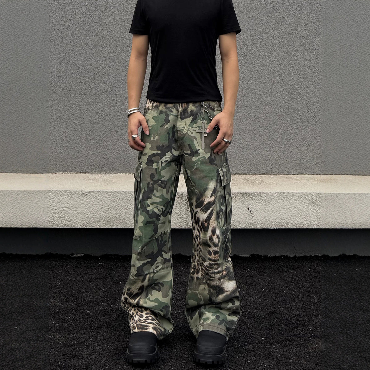 Leopard-Camouflage Wide-Leg Jeans