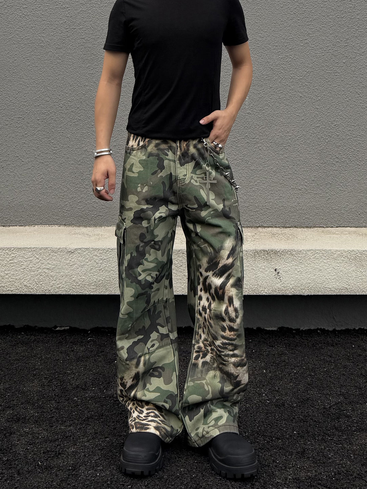Leopard-Camouflage Wide-Leg Jeans