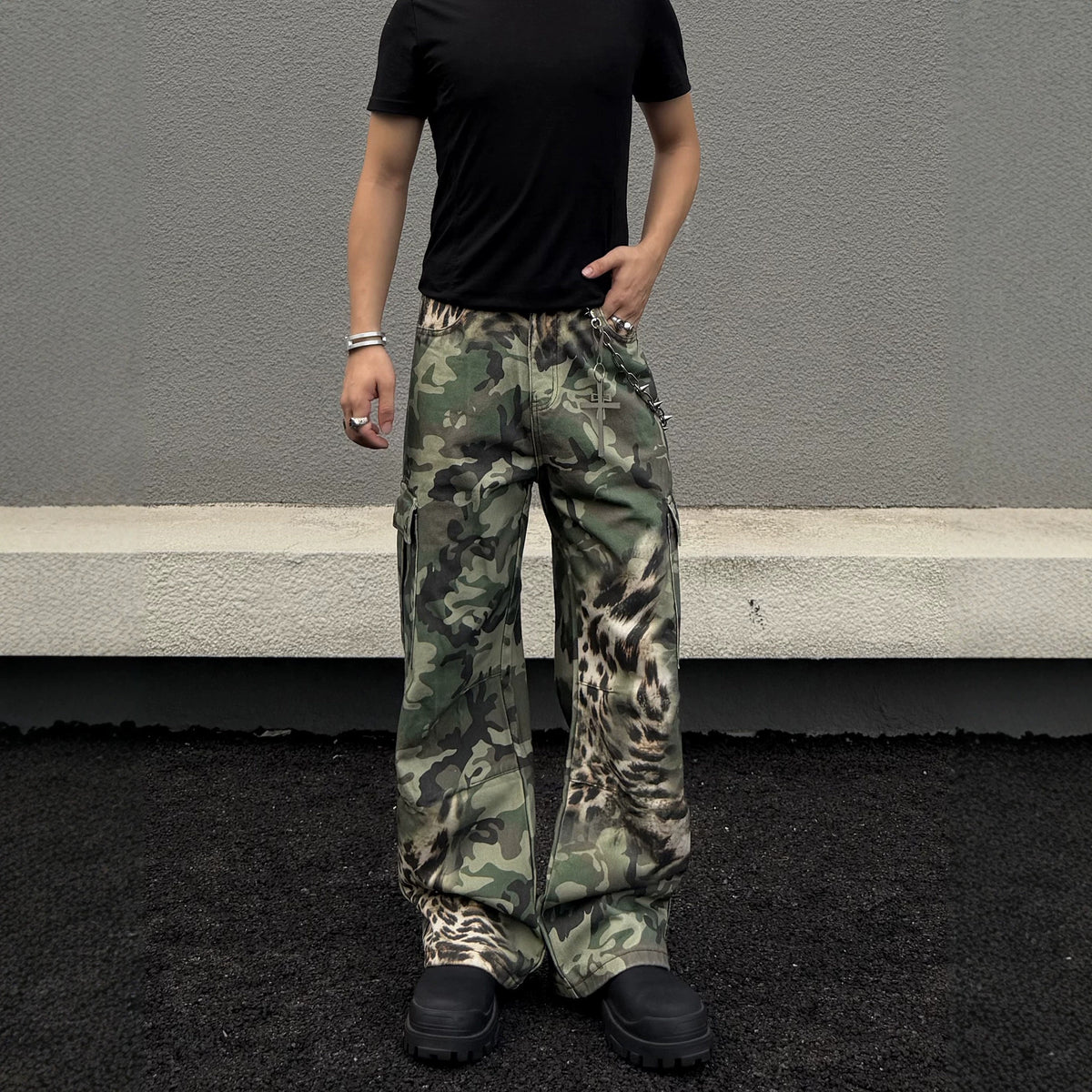 Leopard-Camouflage Wide-Leg Jeans