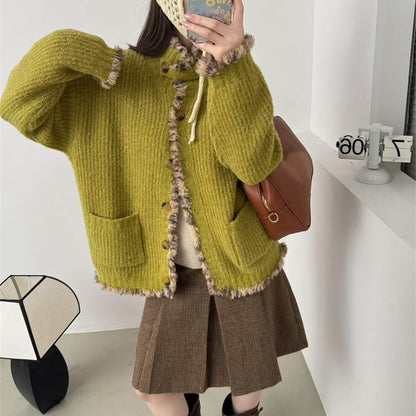 Damenpullover mit Stehkragen und Knopfleiste