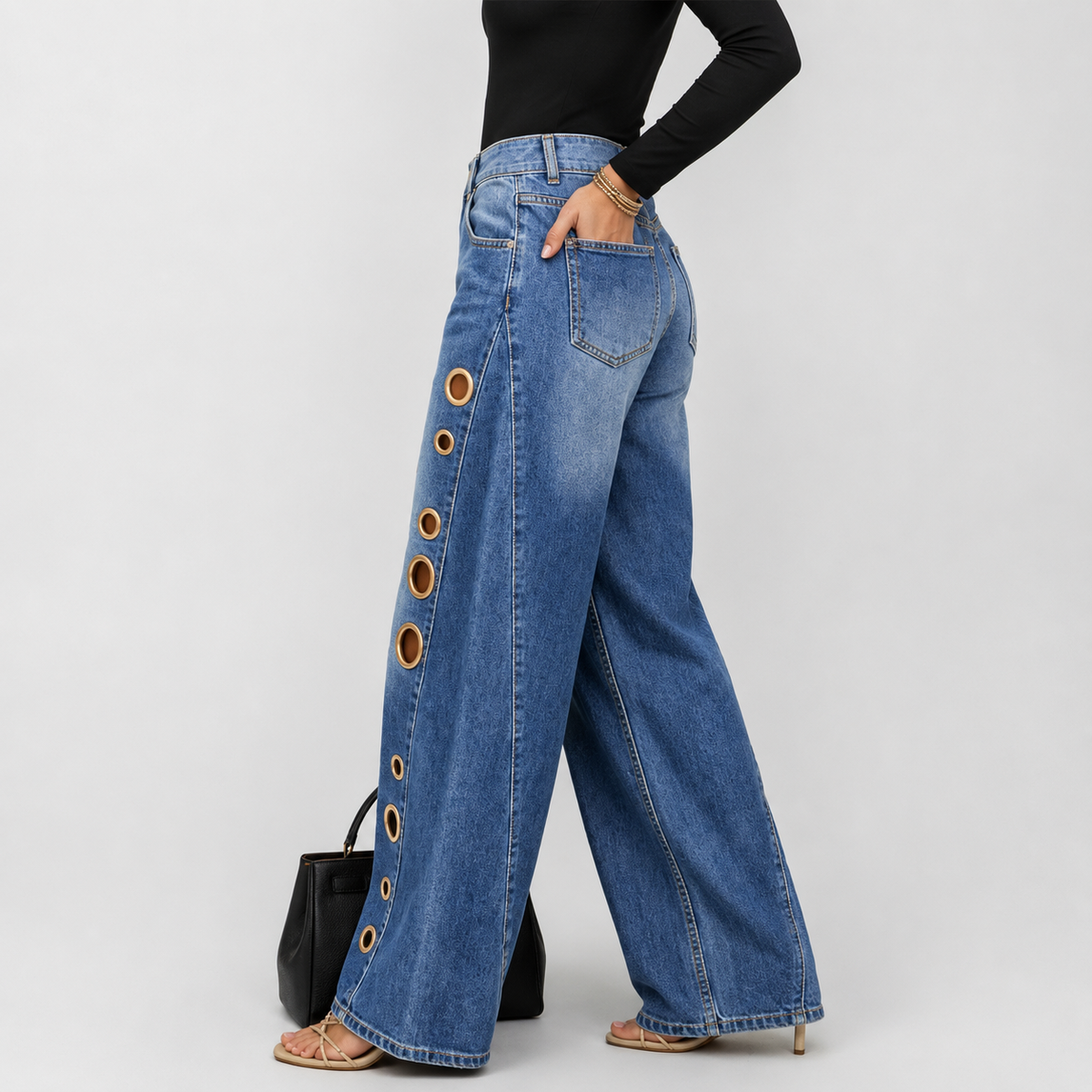 Jeans a gamba larga a vita alta con occhielli