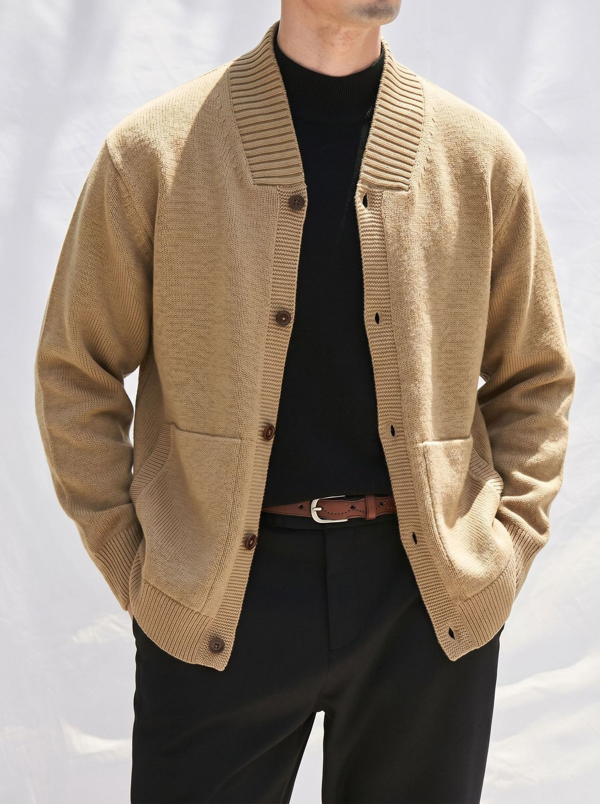 Cardigan homme en maille à col V