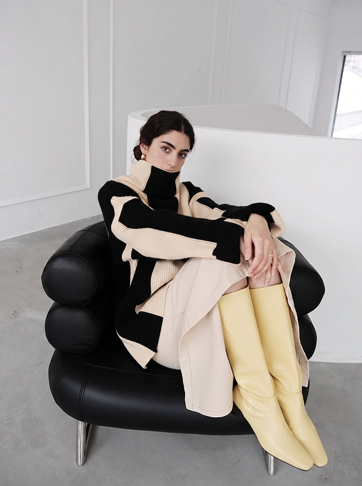 Asymmetric Turtleneck Colour-Block Pullover